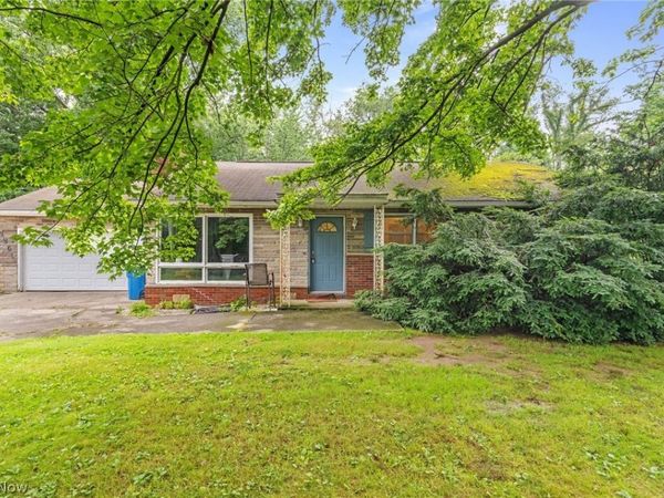 2253 Hi Vue Drive , Green, OH 44312