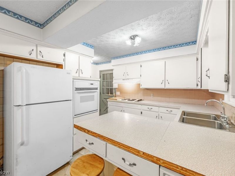 2253 Hi Vue Drive, Green, OH 44312 Photo 10