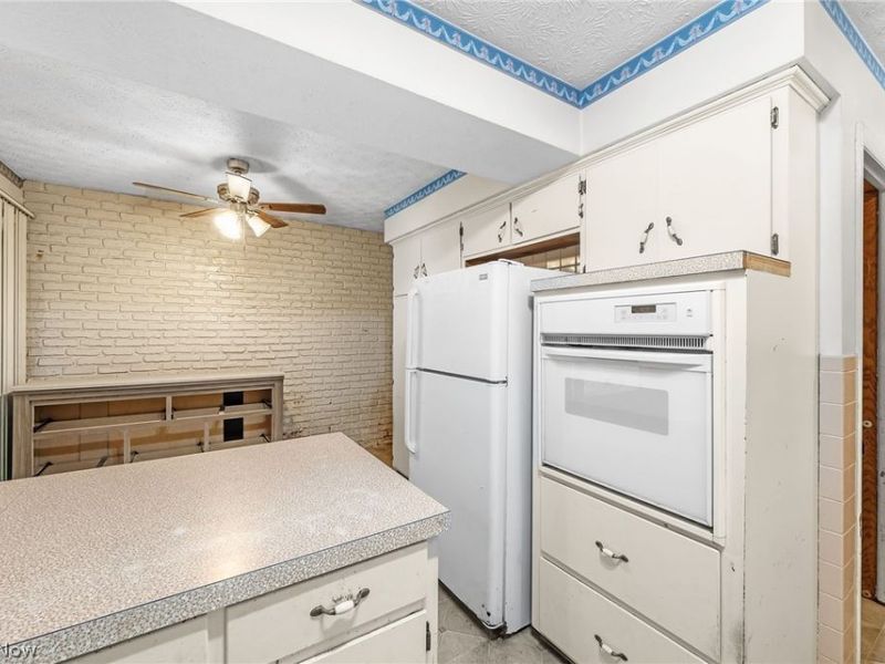 2253 Hi Vue Drive, Green, OH 44312 Photo 11