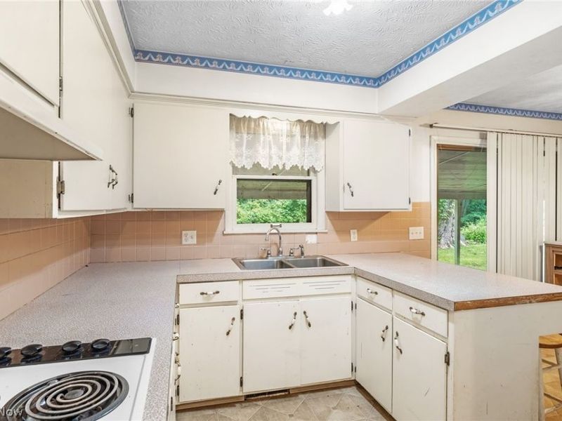 2253 Hi Vue Drive, Green, OH 44312 Photo 13
