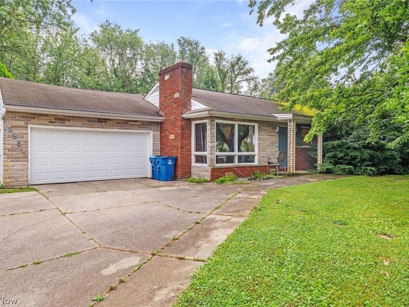 2253 Hi Vue Drive, Green, OH 44312 Photo 2