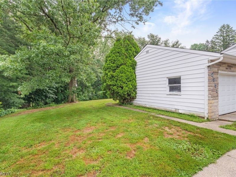 2253 Hi Vue Drive, Green, OH 44312 Photo 27