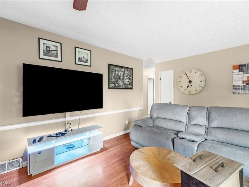 2253 Hi Vue Drive, Green, OH 44312 Photo 5