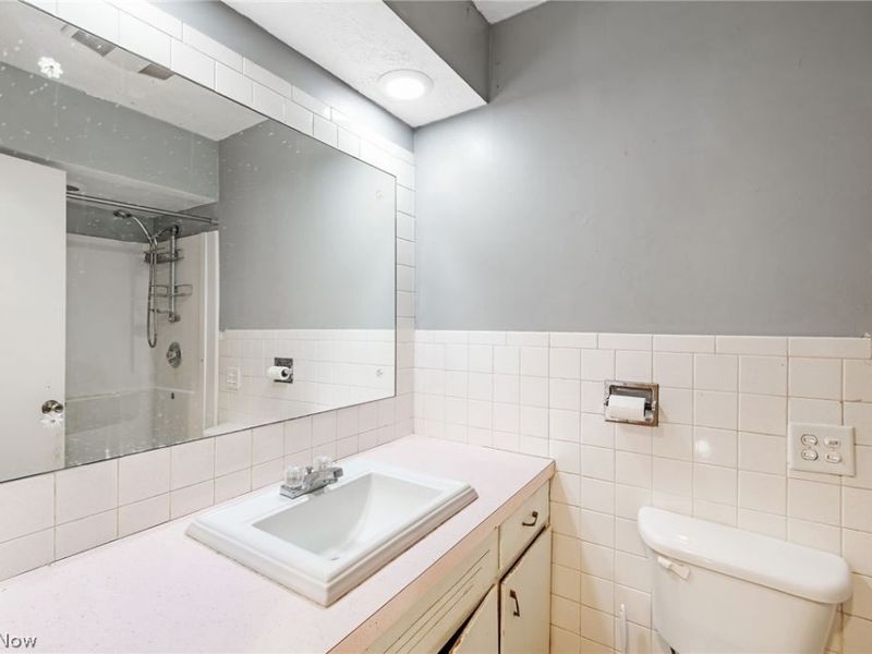 2253 Hi Vue Drive, Green, OH 44312 Photo 6