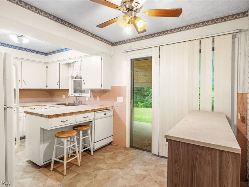 2253 Hi Vue Drive, Green, OH 44312 Photo 7