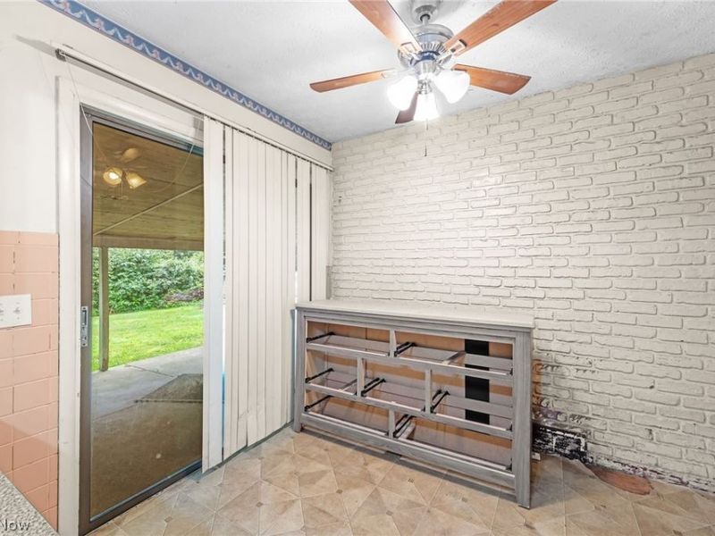 2253 Hi Vue Drive, Green, OH 44312 Photo 8