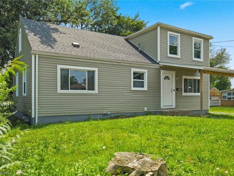 2116 25th Street NE, Canton, OH 44705 Photo 3