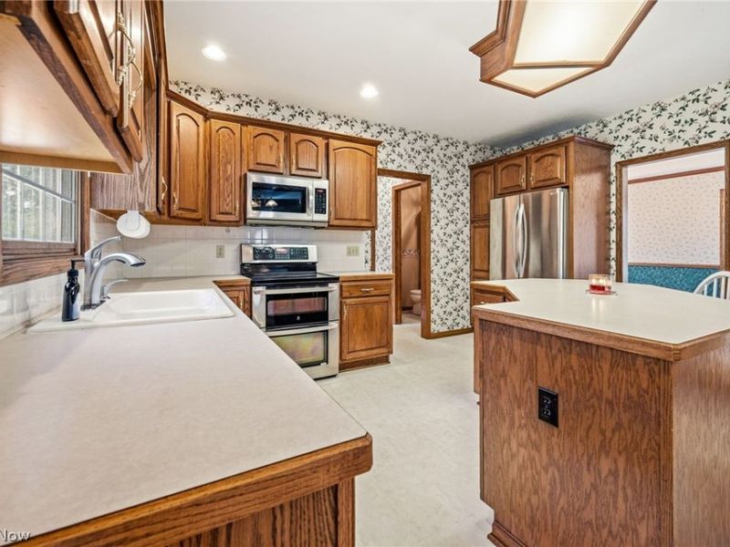 6638 Forestwood Street NW, Canton, OH 44718 Photo 20