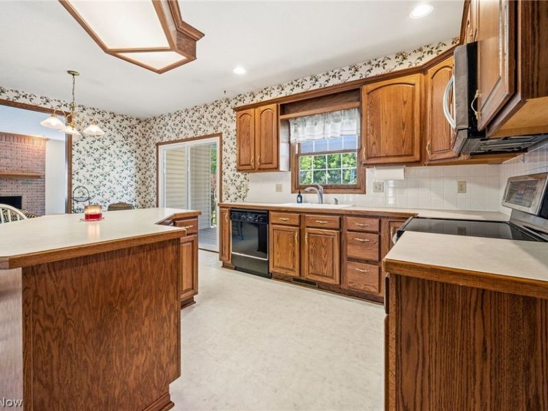 6638 Forestwood Street NW, Canton, OH 44718 Photo 21