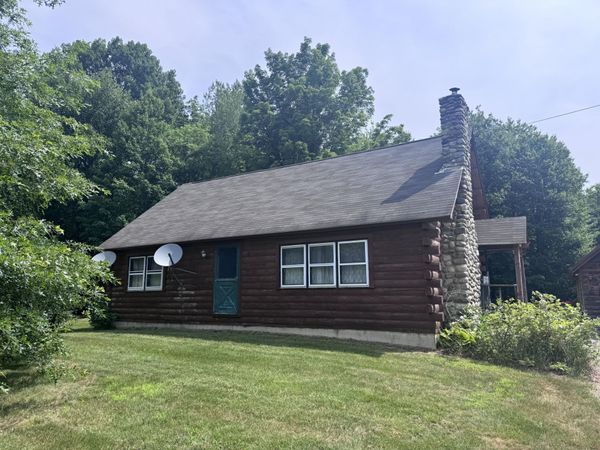723 Middle Road, Bradford, ME 04410