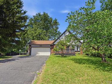 2441 Amelia, Highland Twp, MI 48356