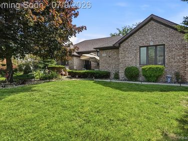6786 Jasmine Drive, Troy, MI 48098