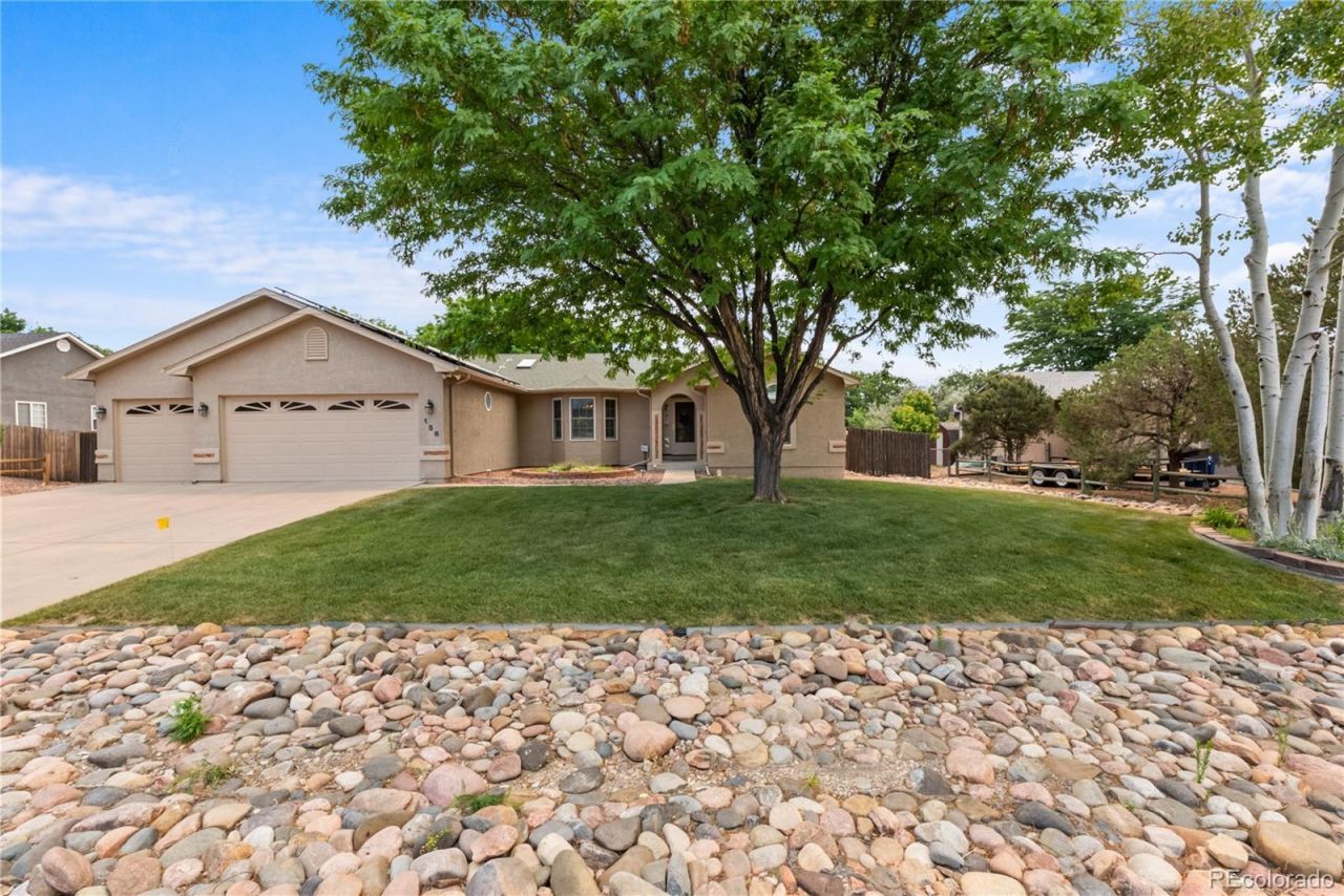156 S Golfwood Drive E, Pueblo, CO 81007 Main Photo
