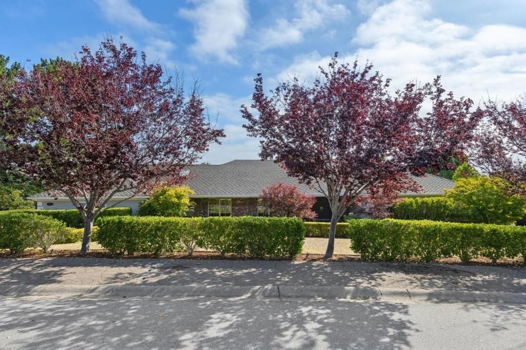 995 Woodland Drive, Hillsborough, CA 94010 Main Photo