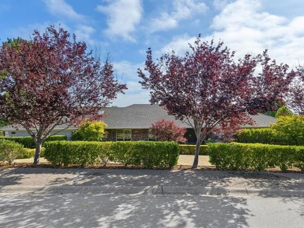 995 Woodland Drive, Hillsborough, CA 94010