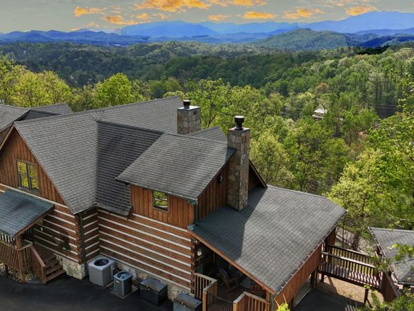 1902 Bluff Ridge Road , Sevierville, TN 37876