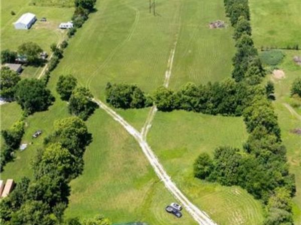 3850 SE Doc Henry Road, Lee's Summit, MO 64082