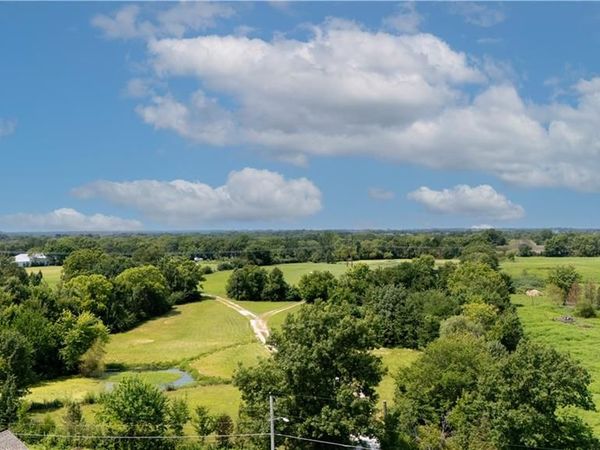 3850 SE Doc Henry Road, Lee's Summit, MO 64082