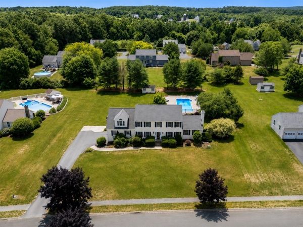 132 Tipperary Dr, Northbridge, MA 01588