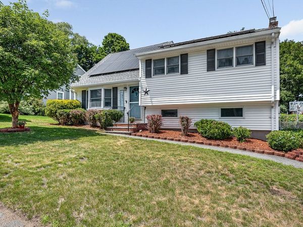 6 Surrey Rd, Woburn, MA 01801