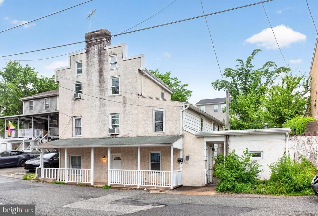 31 Emmett Street, Phoenixville, PA 19460 Main Photo