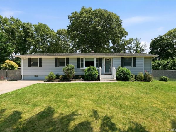3 Herd Lane , East Setauket, NY 11733