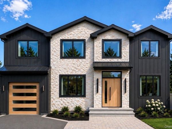 28 Choir Lane , Westbury, NY 11590