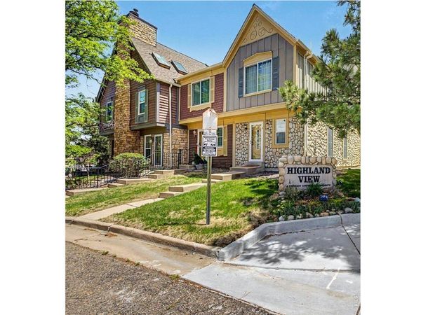 8198 S Columbine Ct, Centennial, CO 80122