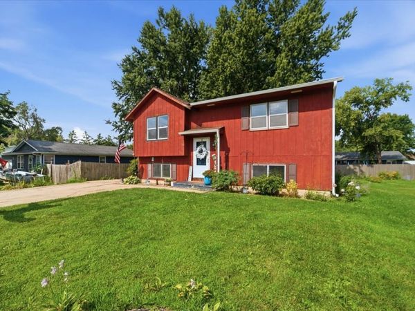 505 Maplewood Drive, Center Point, IA 52213