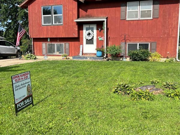 505 Maplewood Drive, Center Point, IA 52213