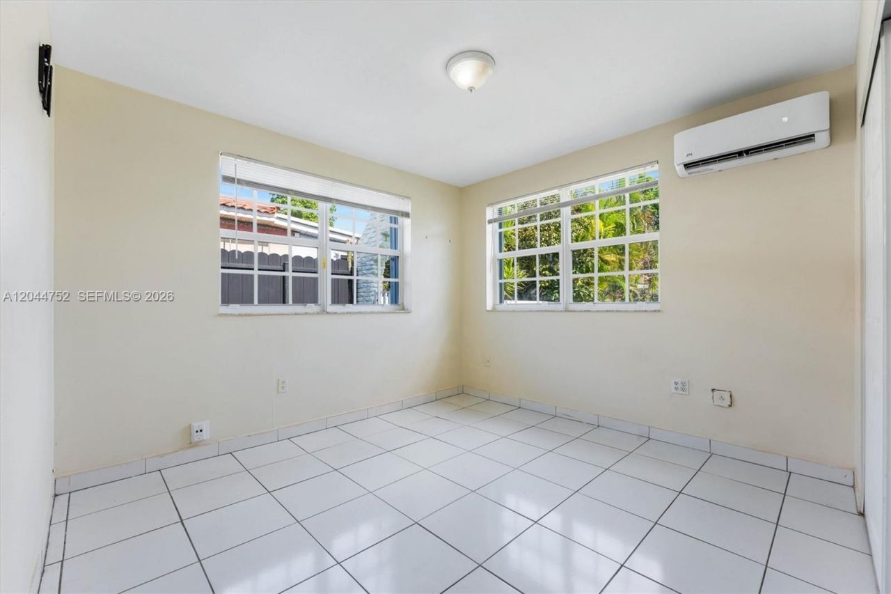 7281 SW 13th Ter , Miami, FL 33144 Photo