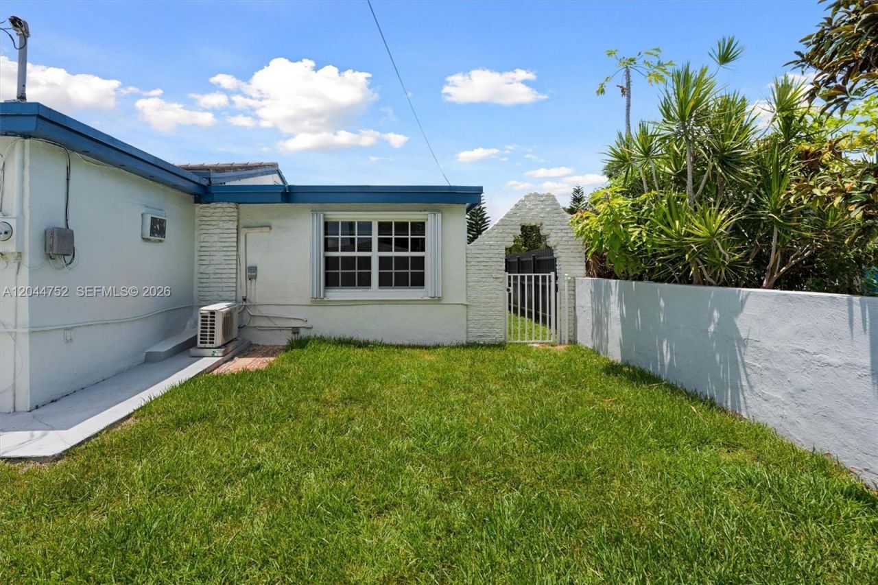 7281 SW 13th Ter , Miami, FL 33144 Photo