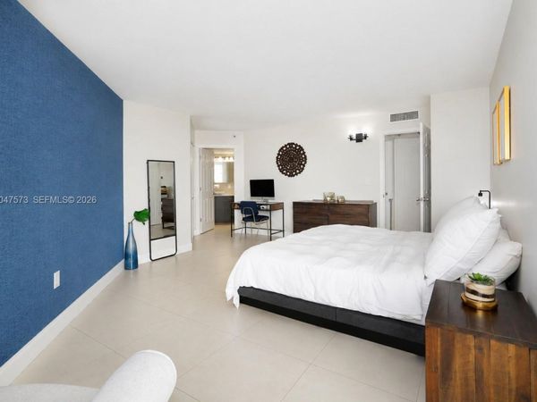 1700 NW N River Dr , Unit 804, Miami, FL 33125