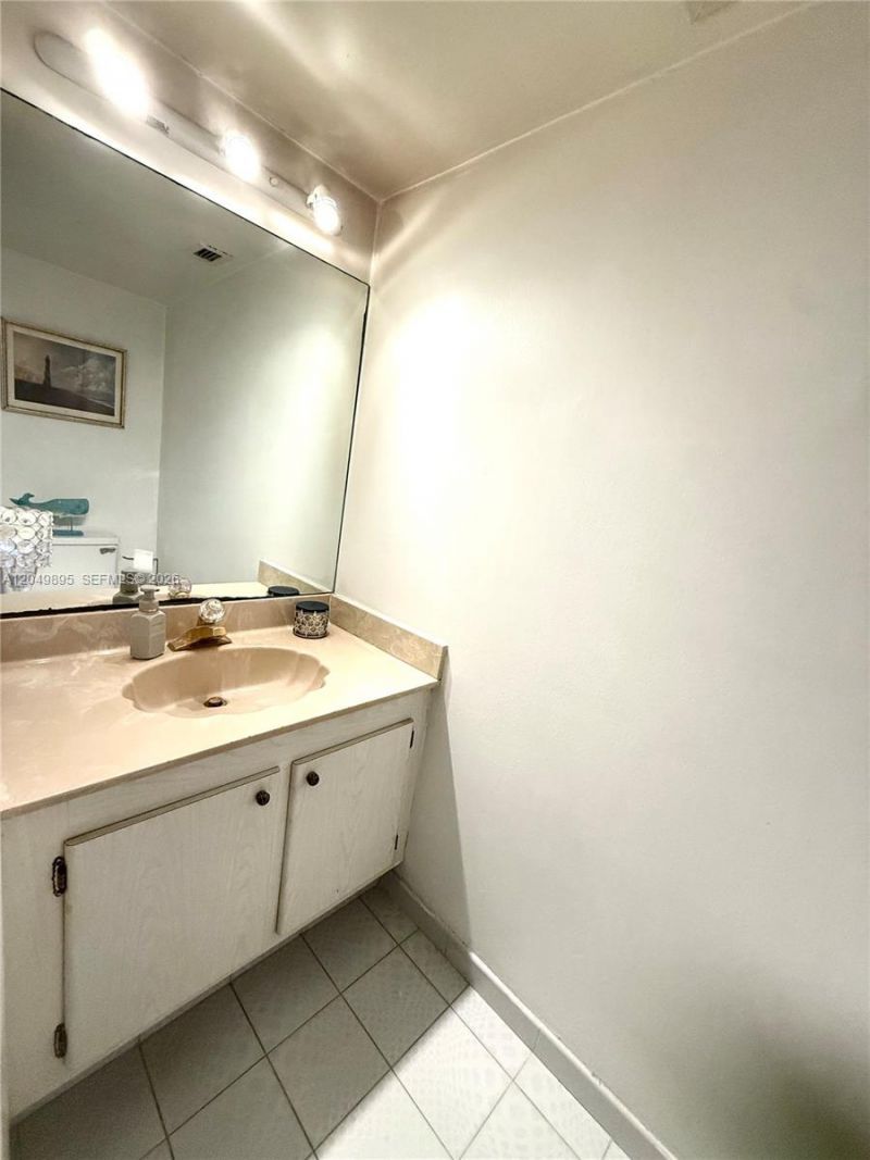 10000 W Bay Harbor Dr, Unit PH4, Bay Harbor Islands, FL 33154 Photo