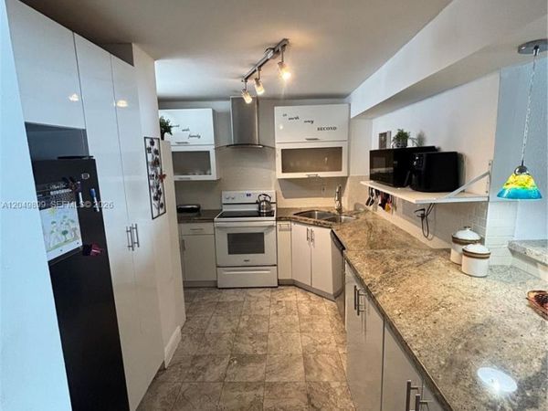 6450 Collins Ave , Unit 1207, Miami Beach, FL 33141