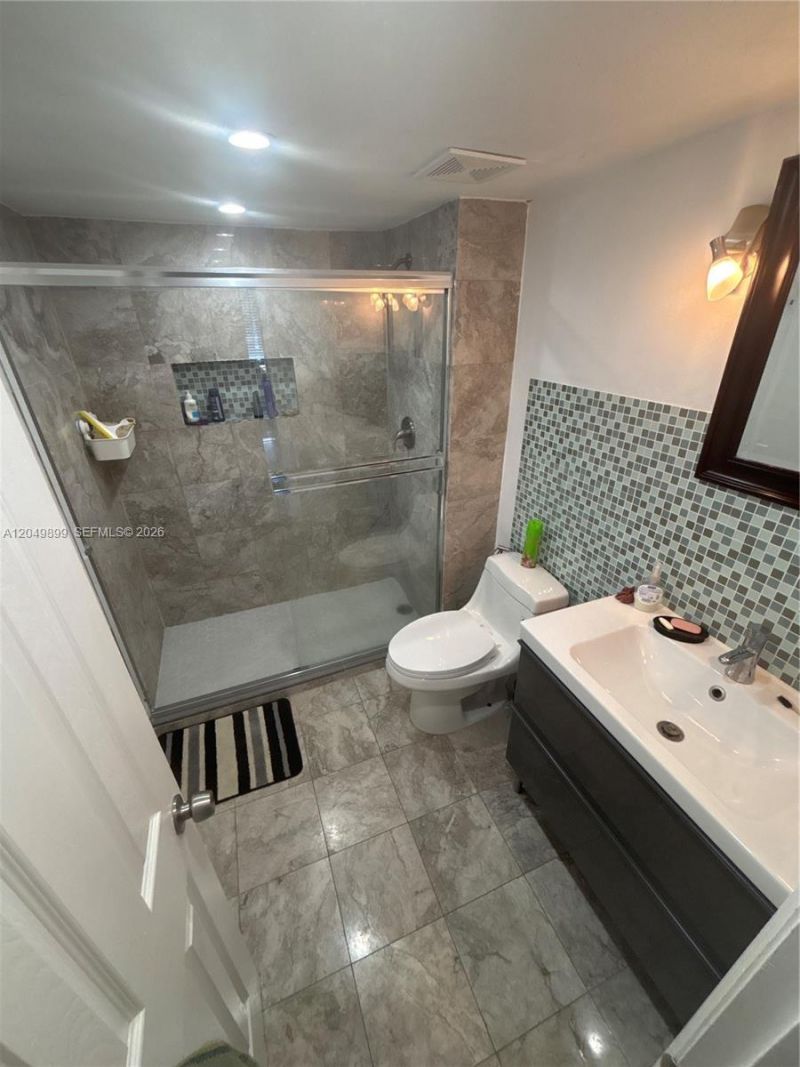 6450 Collins Ave , Unit 1207, Miami Beach, FL 33141 Photo