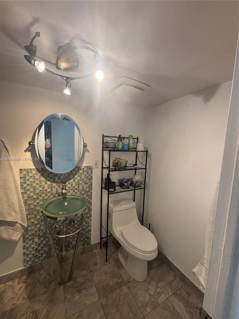 6450 Collins Ave , Unit 1207, Miami Beach, FL 33141 Photo