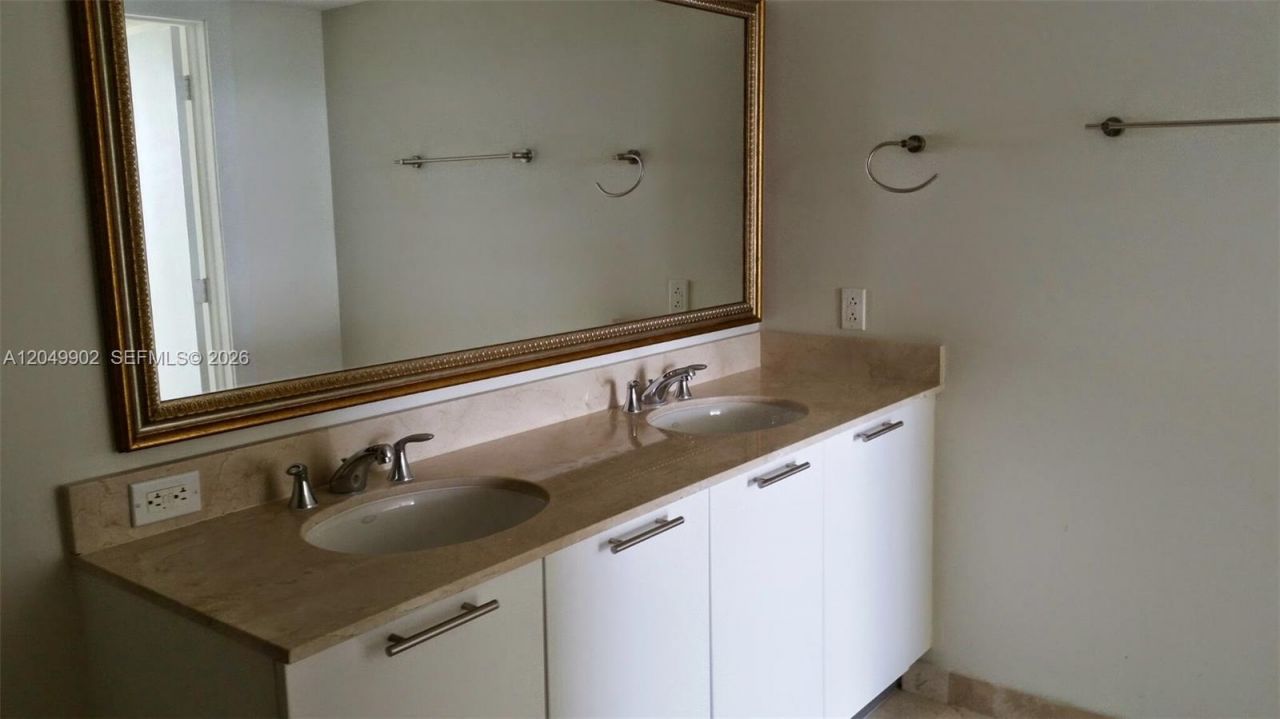 1800 N Bayshore Dr, Unit 3310, Miami, FL 33132 Photo