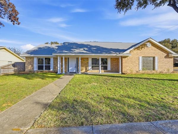 3301 Peachtree Lane, Pantego, TX 76013