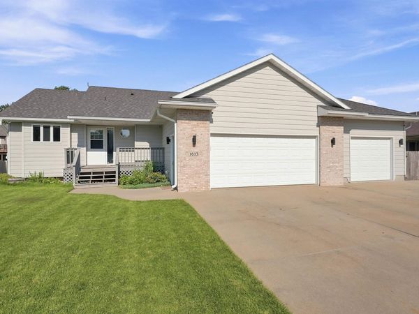 1613 S Purdue Ave, Sioux Falls, SD 57106