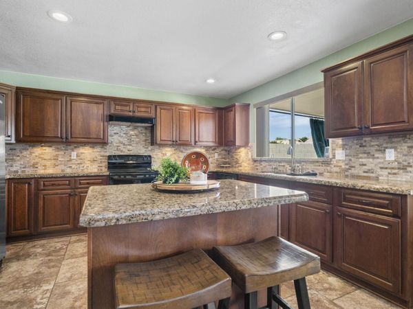 743 W KINGS Avenue, Phoenix, AZ 85023