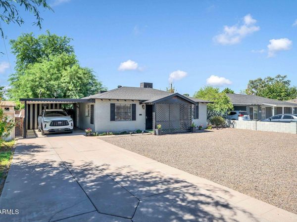 2221 W CLARENDON Avenue W, Phoenix, AZ 85015