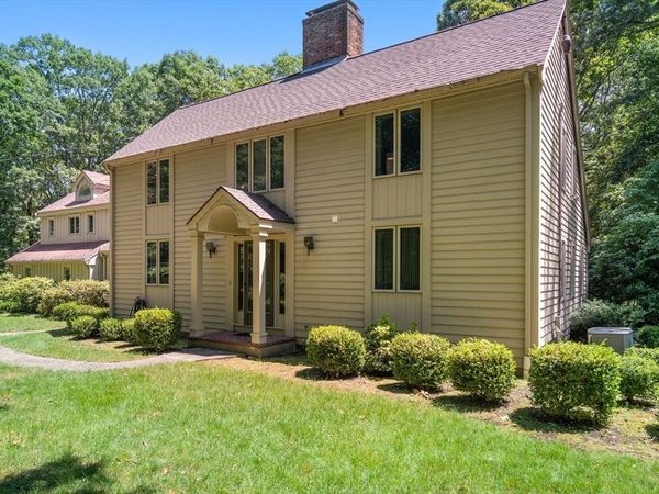 4 Meservey Lane, Lynnfield, MA 01940