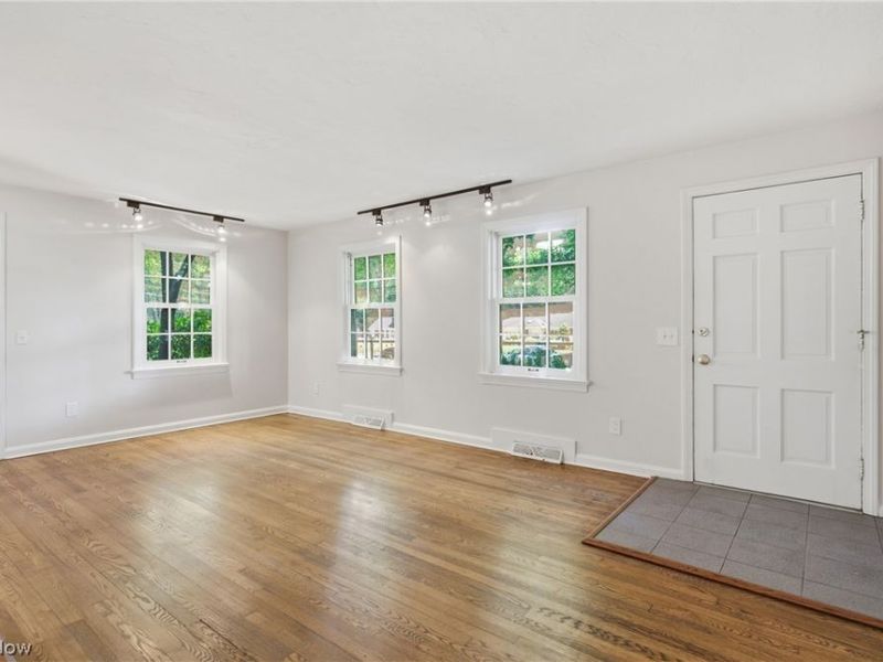 30210 Wolf Road , Bay Village, OH 44140 Photo 10