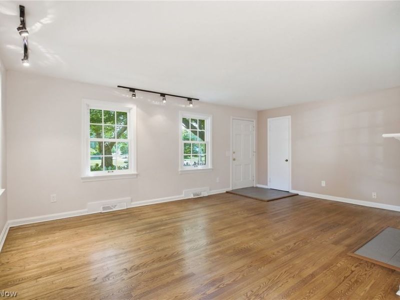 30210 Wolf Road , Bay Village, OH 44140 Photo 11