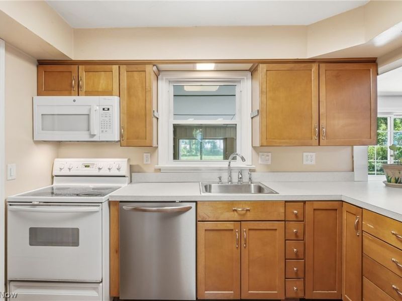 30210 Wolf Road , Bay Village, OH 44140 Photo 17