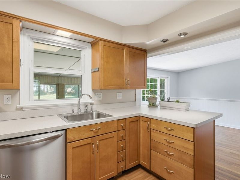 30210 Wolf Road , Bay Village, OH 44140 Photo 18