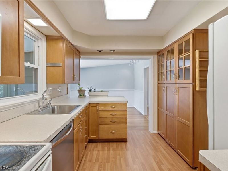 30210 Wolf Road , Bay Village, OH 44140 Photo 19