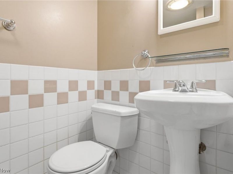 30210 Wolf Road , Bay Village, OH 44140 Photo 29