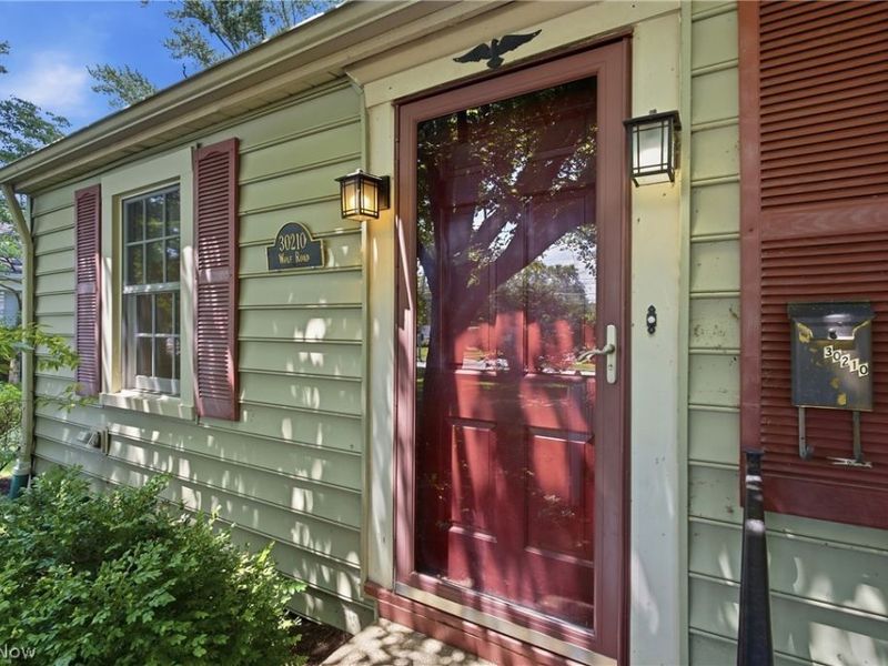 30210 Wolf Road , Bay Village, OH 44140 Photo 6